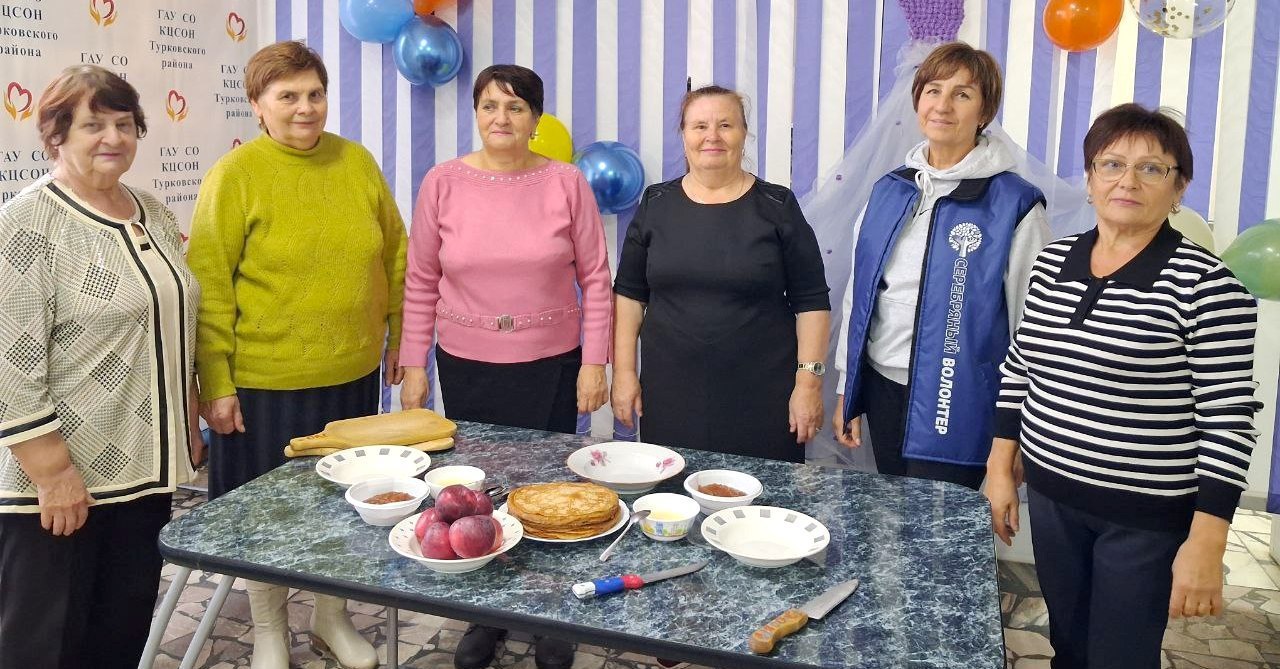 Саратовские пенсионеры устроили праздник вкуса под частушки